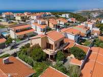 Moradia independente T4+2 a 650m da Praia de São Julião (Ericeira);