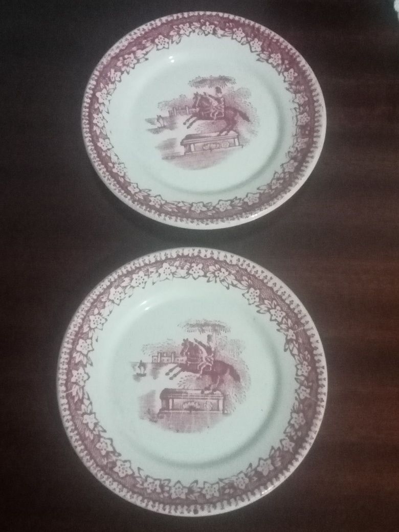 Dois pequenos pratos Sacavém "cavalinho '