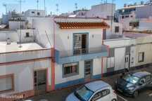 Moradia com 3 Quartos à Venda – Próximo ao Centro Histórico de Vila R