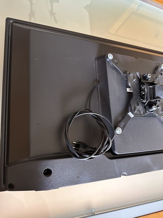 TV Kunft 32” com suporte de parede incluído