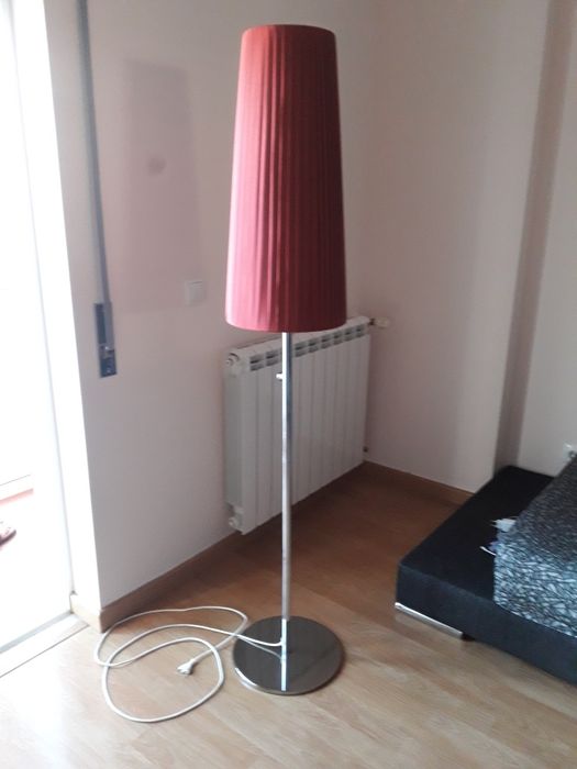 Candeeiro de pé alto