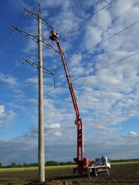 Аренда автовышки в Запорожье 17, 22, 26, 35 метров. Услуги автовышки.