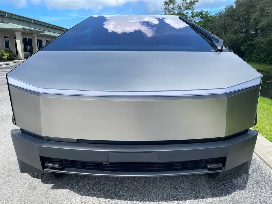 Tesla Cybertruck      2024