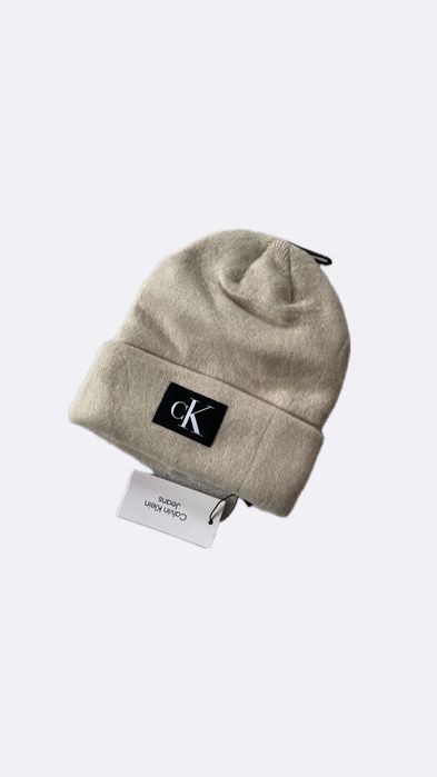 Новая зимняя шапка calvin klein (ck monogram logo beanie hat)с америки
