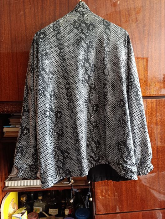 Куртка под змеиную кожу/ тренч толстовка с капюшоном