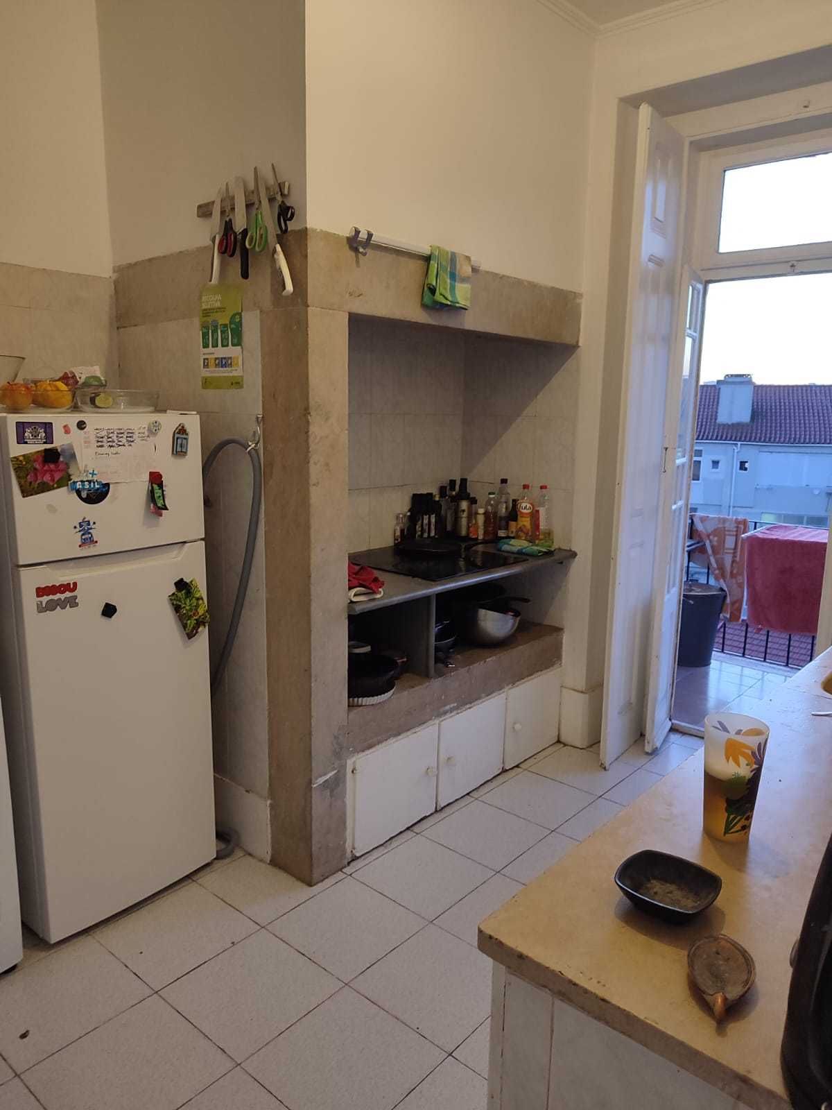 Magnífico quarto para arrendar na Rua Actor Vale