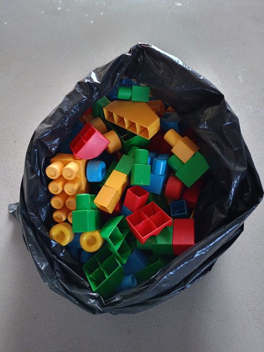 Klocki duże pół wora.