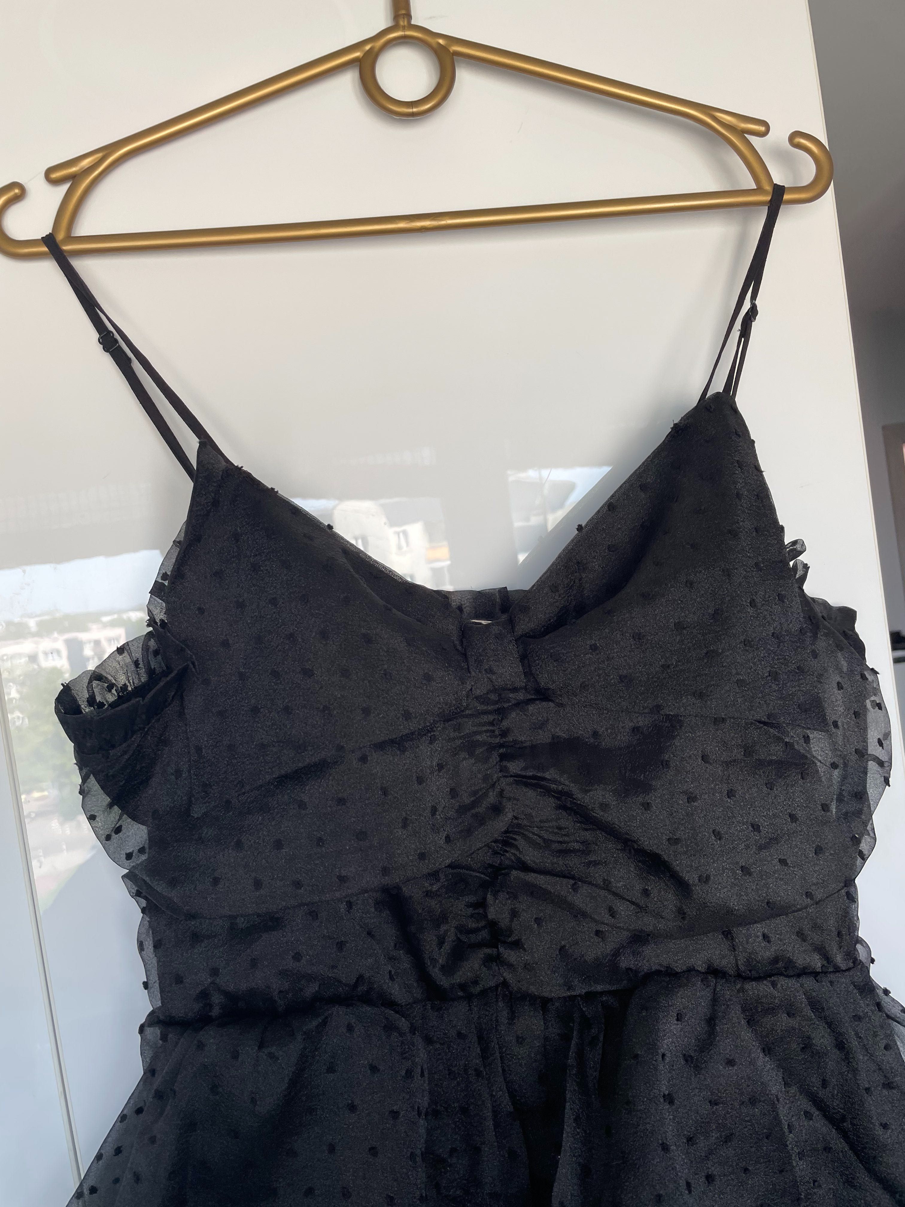 H&M czarna sukienka koktajlowa falbanki kropki