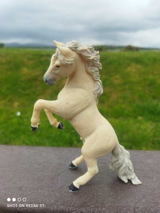 Лошади белая и черная Papo лот