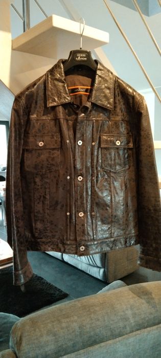 Sprzedam kurtkę ze skóry o rozmiarze 52 ( XL) w stanie bardzo dobrym.