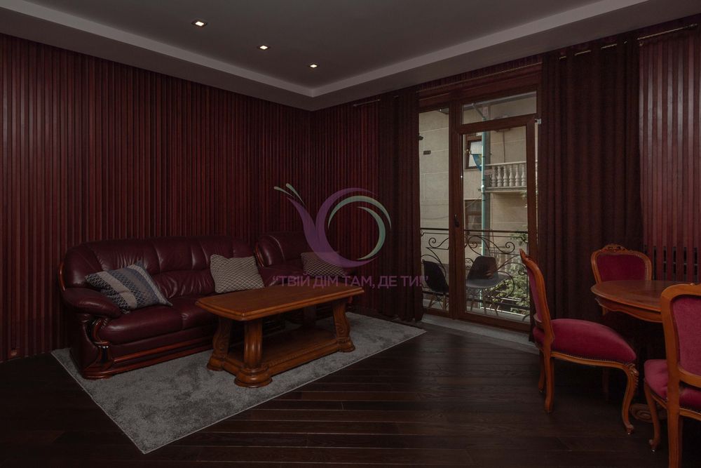 Здається в оренду будинок на 3 поверхи по вул. Достоєвського