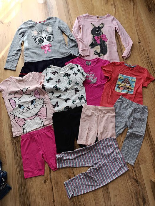 Zestaw paka ubrań dla dziewczynki koszulki spodenki.