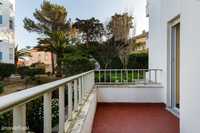Apartamento T2 com varanda para arrendamento no Monte Estoril