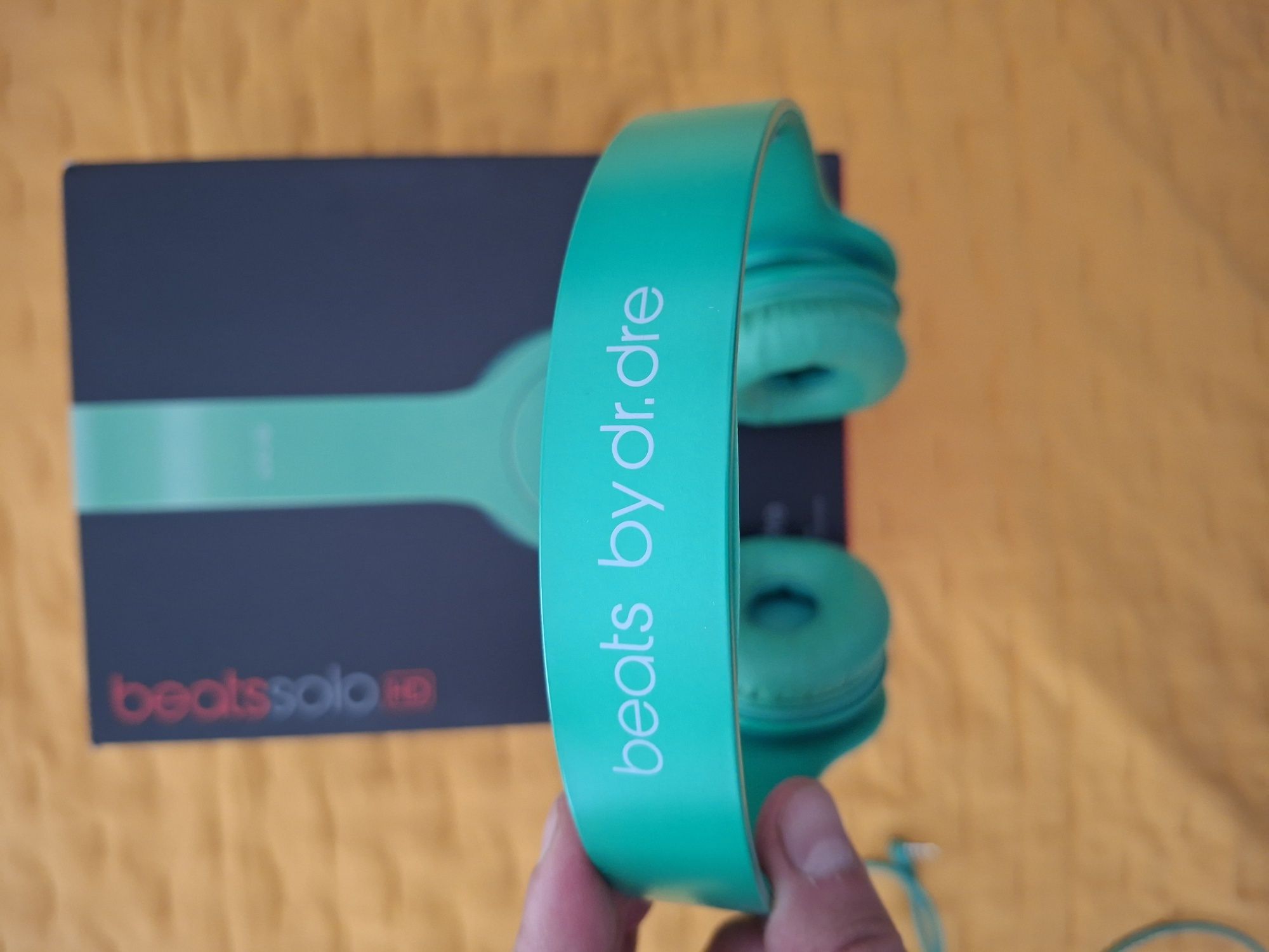 Beats solo HD verdes com todos os acessorios