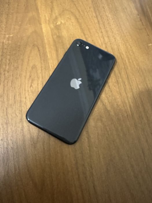 Продам iPhone SE 2020, 64 ГБ