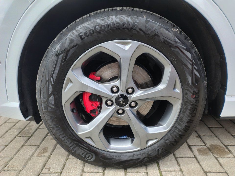 Ford Kuga St-Line X, 2024r. 2 komplety opon w cenie!