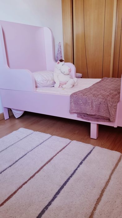 Cama extensível rosa IKEA com colchão incluído