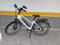 Bicicleta elétrica nova