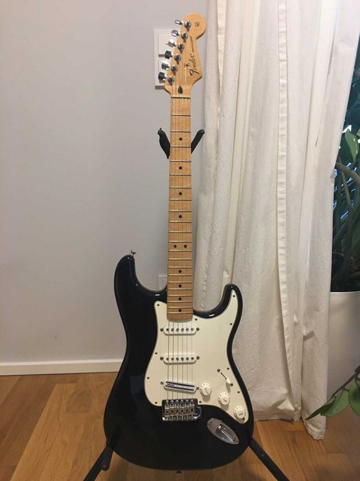 Fender Stratocaster Mexico 2009  в чехле. Отличное состояние.