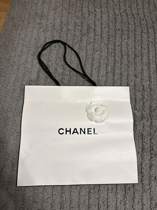 Torba papierowa Chanel z kwiatem