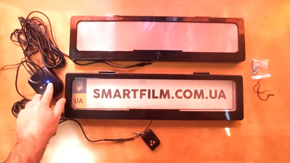 Рамка держатель номерного знака автомобиля с затемнением умной пленкой