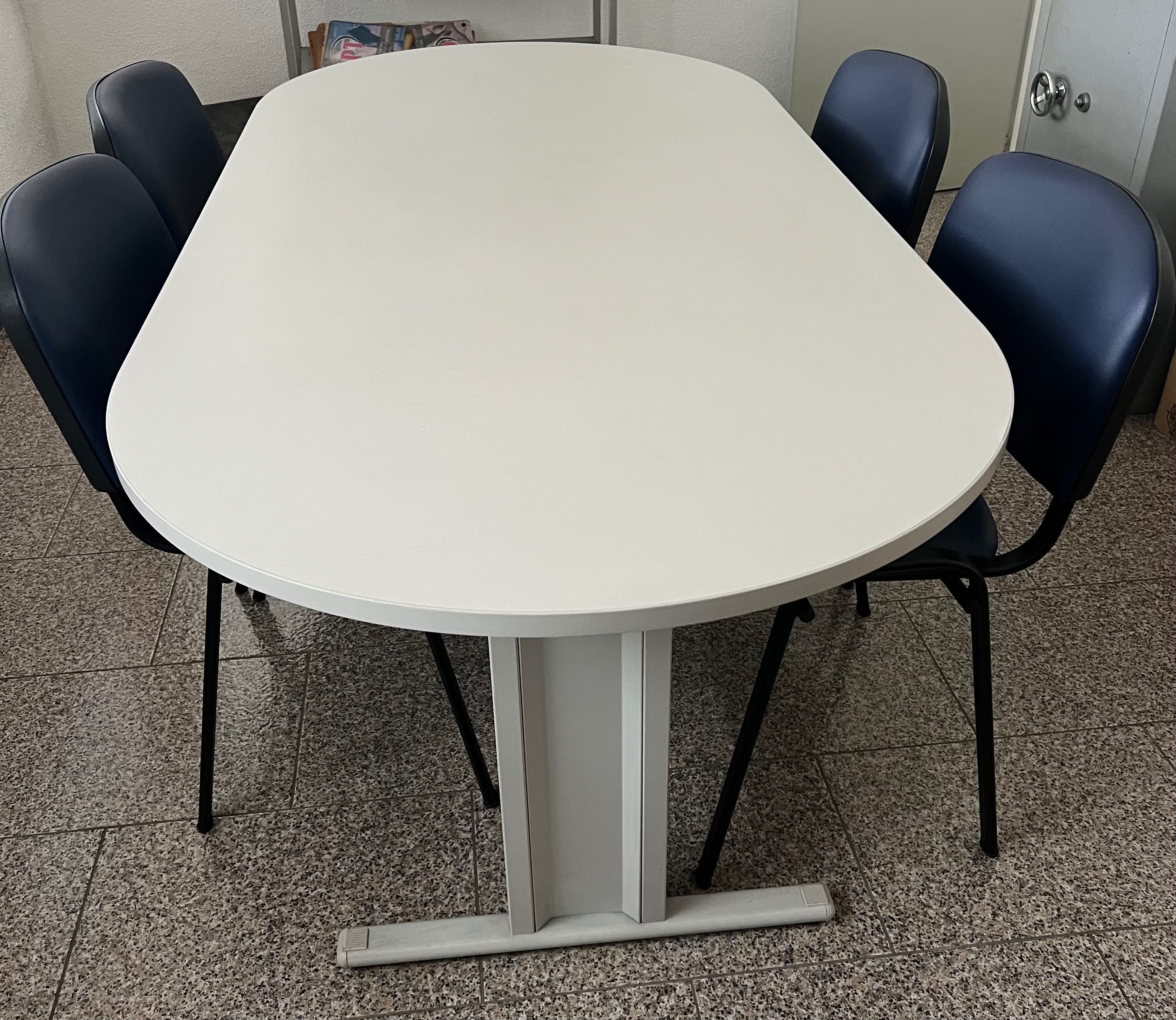 Mesa de reuniões e 5 cadeiras
