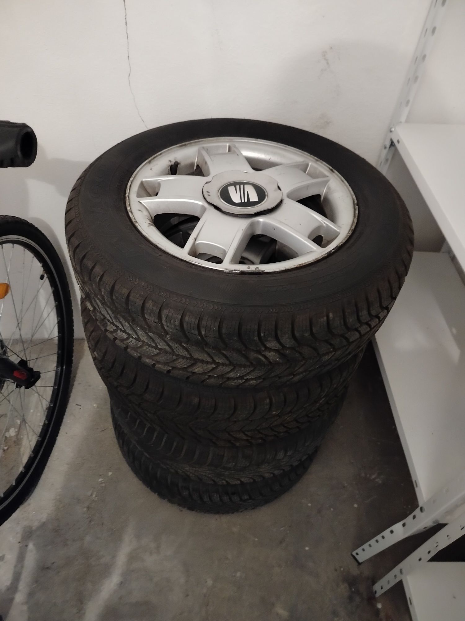 Sprzedam felgi z oponami SEAT LEON,IBIZA, PASUJA TEZ DO VW