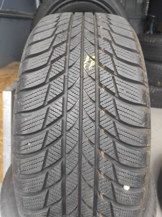 Шины зимние 215/55R17.