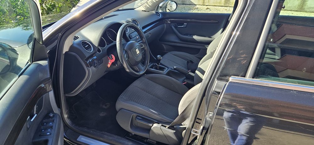 Seat Exeo ST 2.0 TDI 143cv
Com 257000km.
Jantes 18.
Troquei a distribu