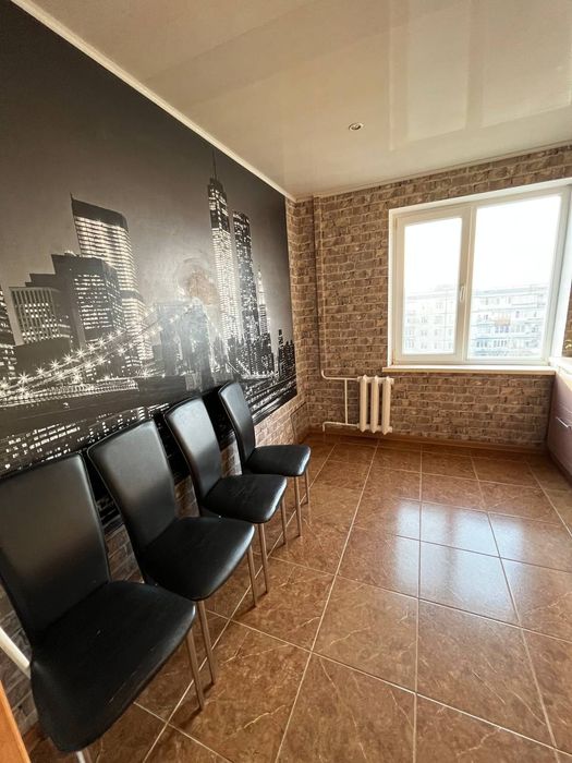 Продаж З кімнатной квартири 5 мрк.Зарічний