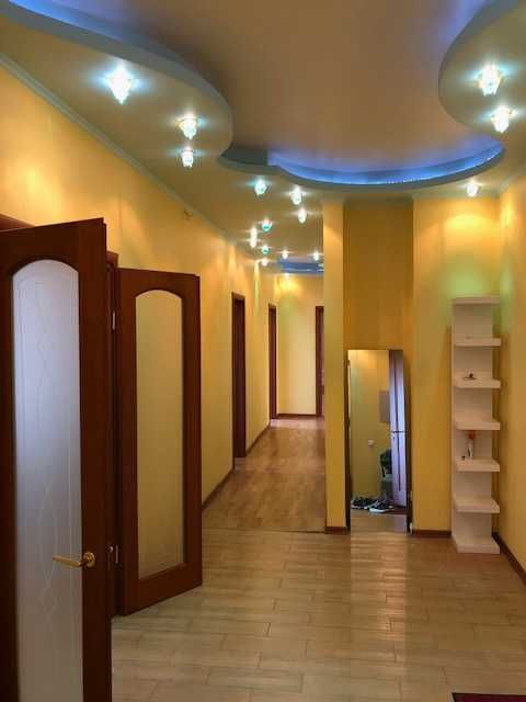 Продається 4-кімнатна квартира, просп. Івасюка 8, корп. 6.