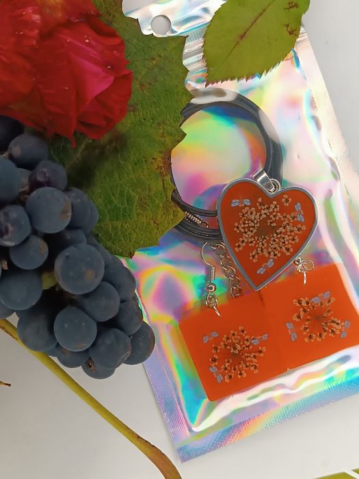 Прикраси, кулони, підвіски, комплекти із цвітом трав в епоксидні смолі