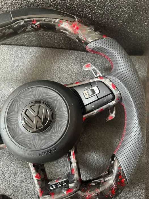 Volante VW Carbono com LED Display | Golf GTI / R (MK5 MK6 MK7 MK8)