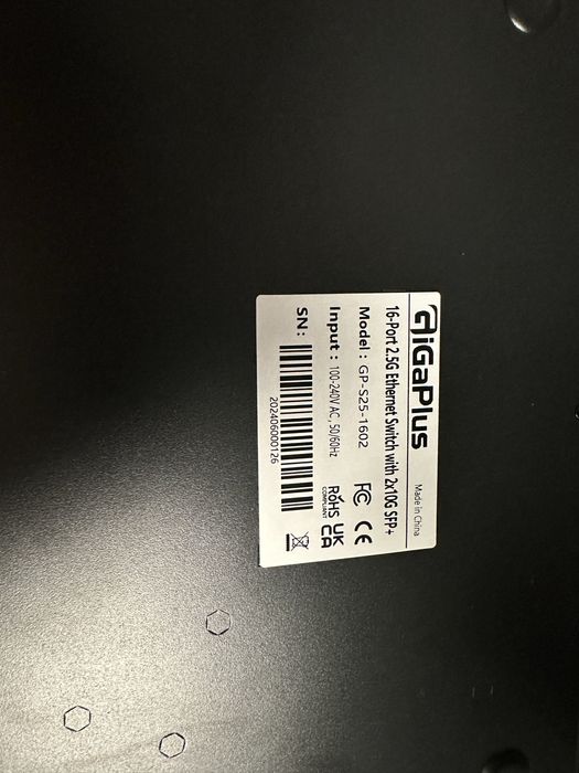 18 портовий некерований комутатор Ethernet з 2,5G Base T портами