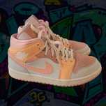 Mulheres Nike Air Jordan 1 Retro Mid "Apricot" SE