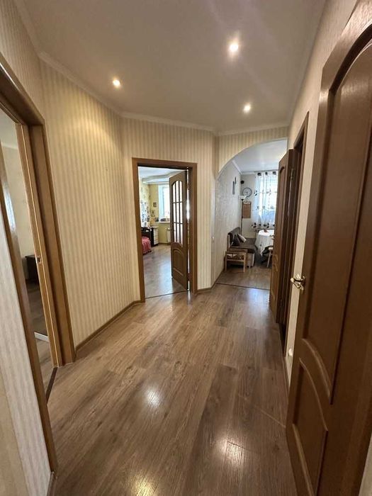 БЕЗ КОМІСІЇ! дуже велика 2 кімнатна квартира. ТОП локація