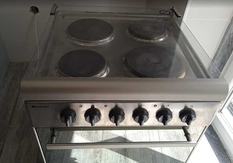 FOGAO MEIRELES bicos elétricos ,forno elétrico , com grill.