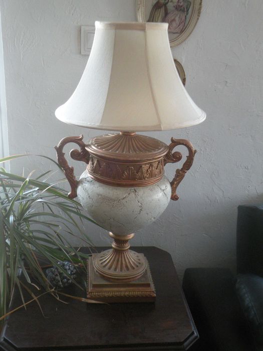 olbrzymia piekna lampa