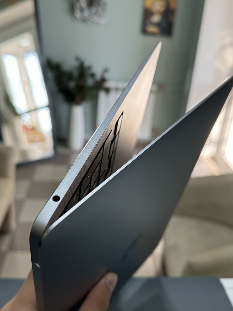 MacBook Air (M1, 2020) Silver, 256gb отличное состояние