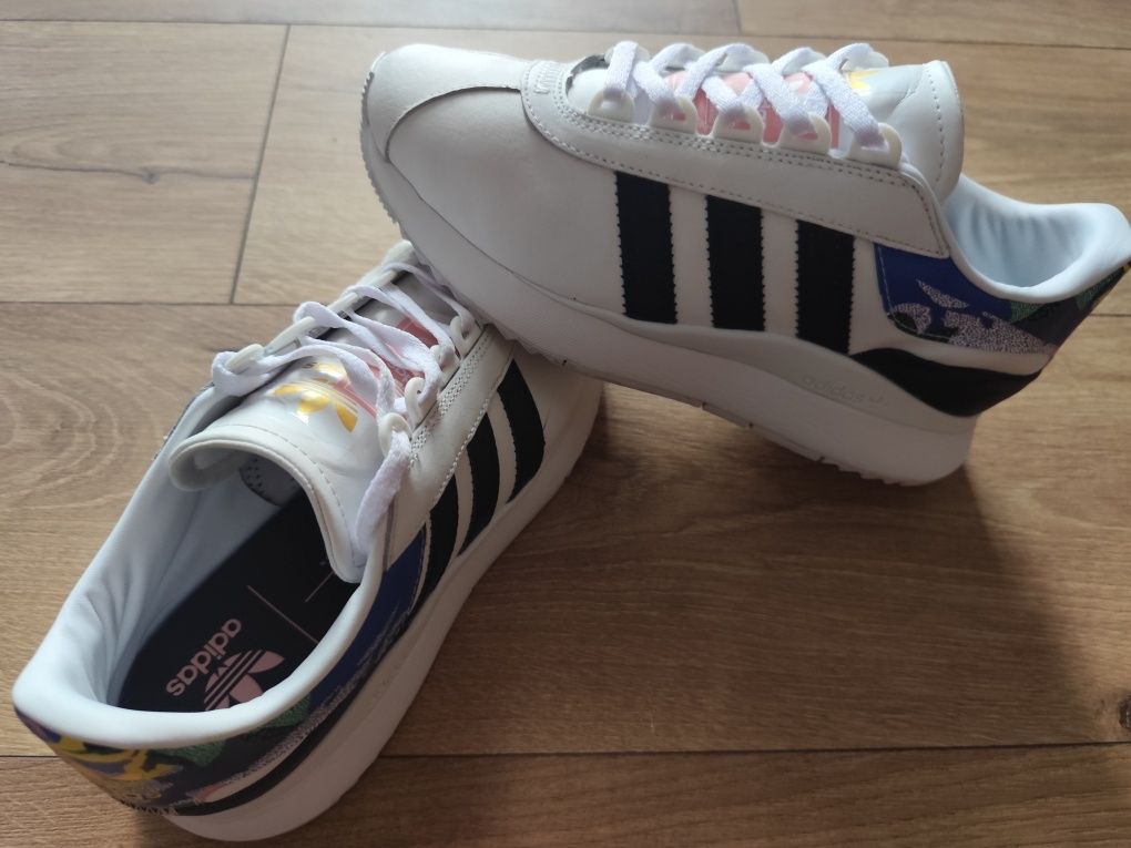 Buty damskie Adidas.