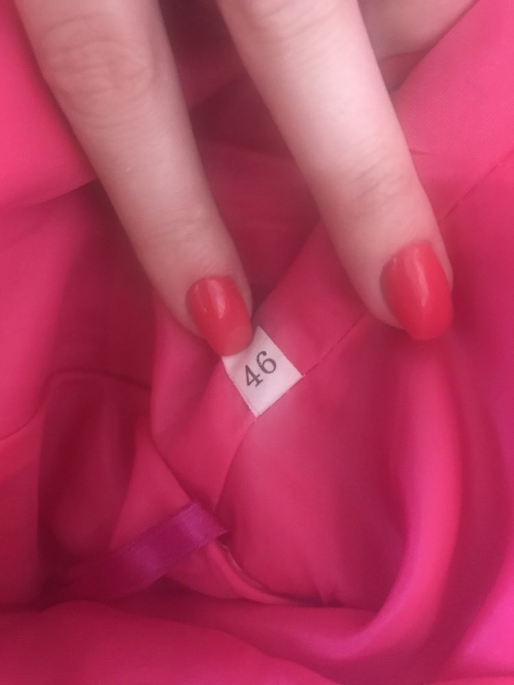 Продам платье розовое