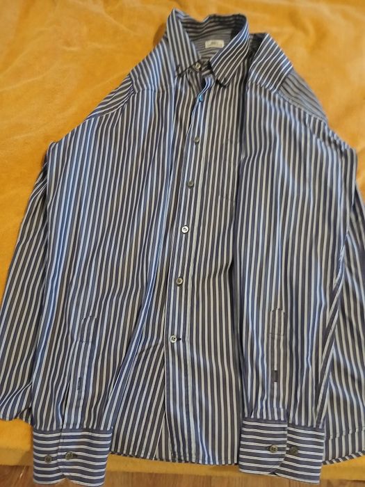 Camisa Lacoste as riscas