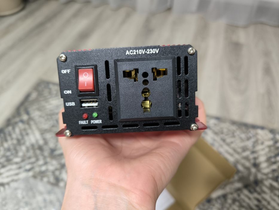 Останній перетворювач напруги (інвертор) з 12V→220V 2000W