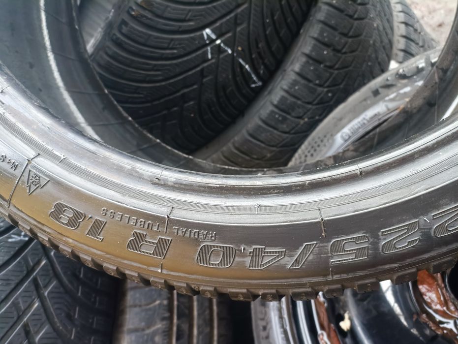 225*40 R18 гума шини зимова  резини