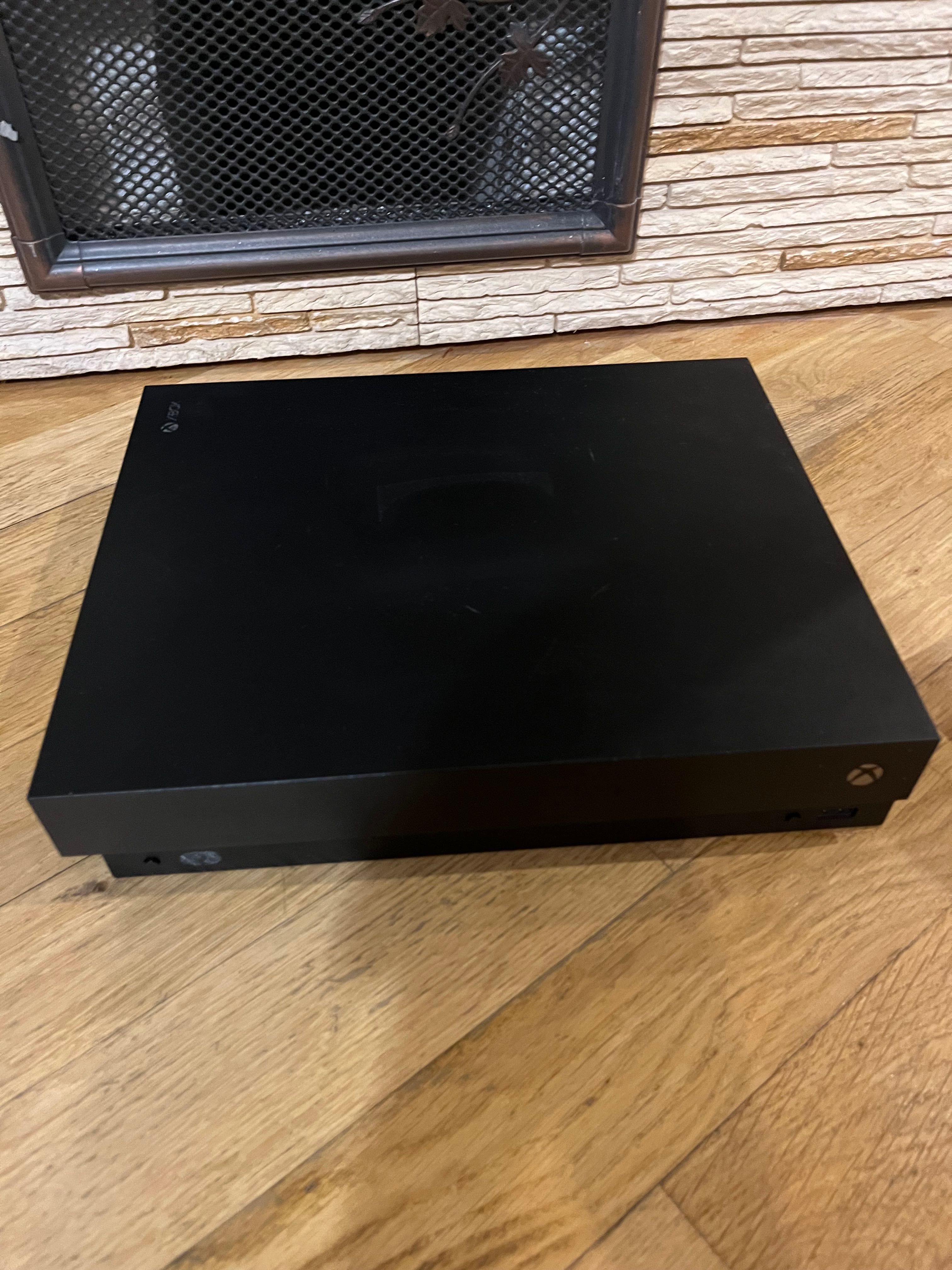 Xbox One X z 4 grami!!!