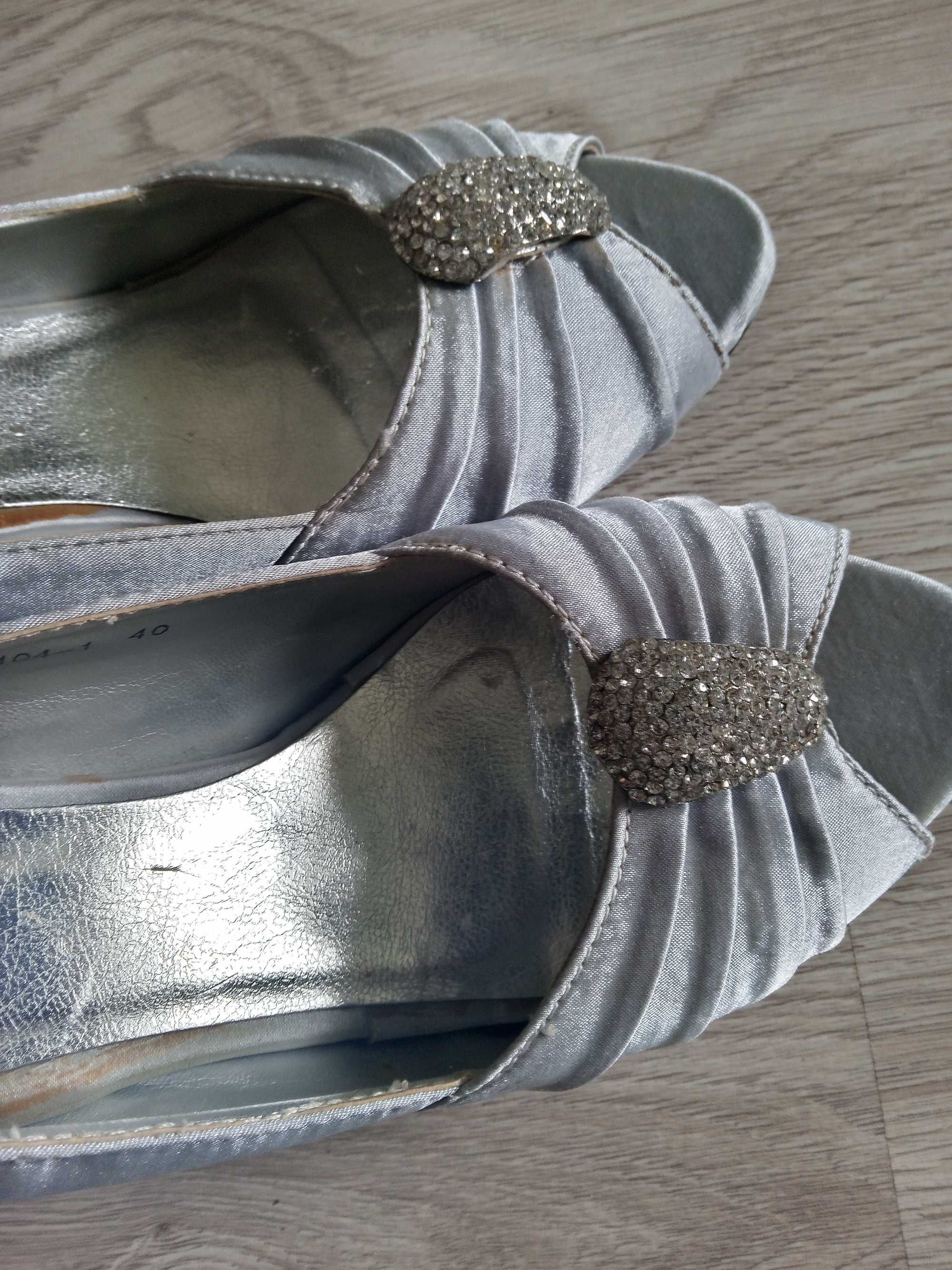 Buty na obcasie srebrne roz. 39