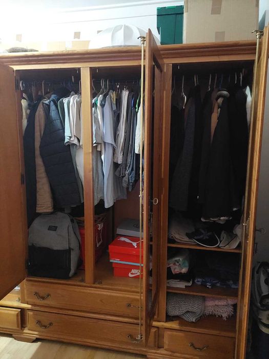 Roupeiro de Nogueira 2 metros de comprimento