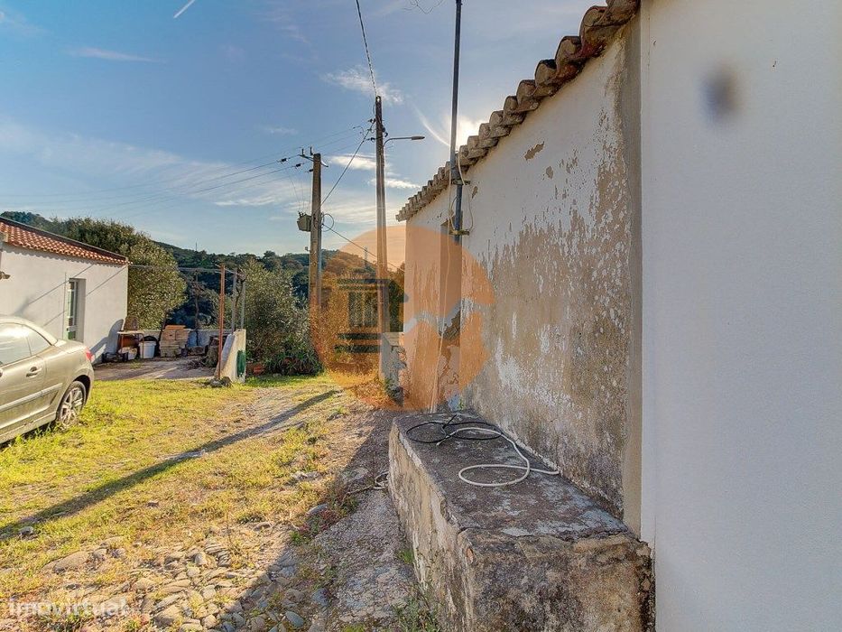 Casa para remodelar à venda na aldeia de Fortes.