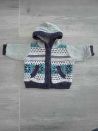 Zapinany sweter chłopięcy z kapturem 0-3 miesięcy Matalan.