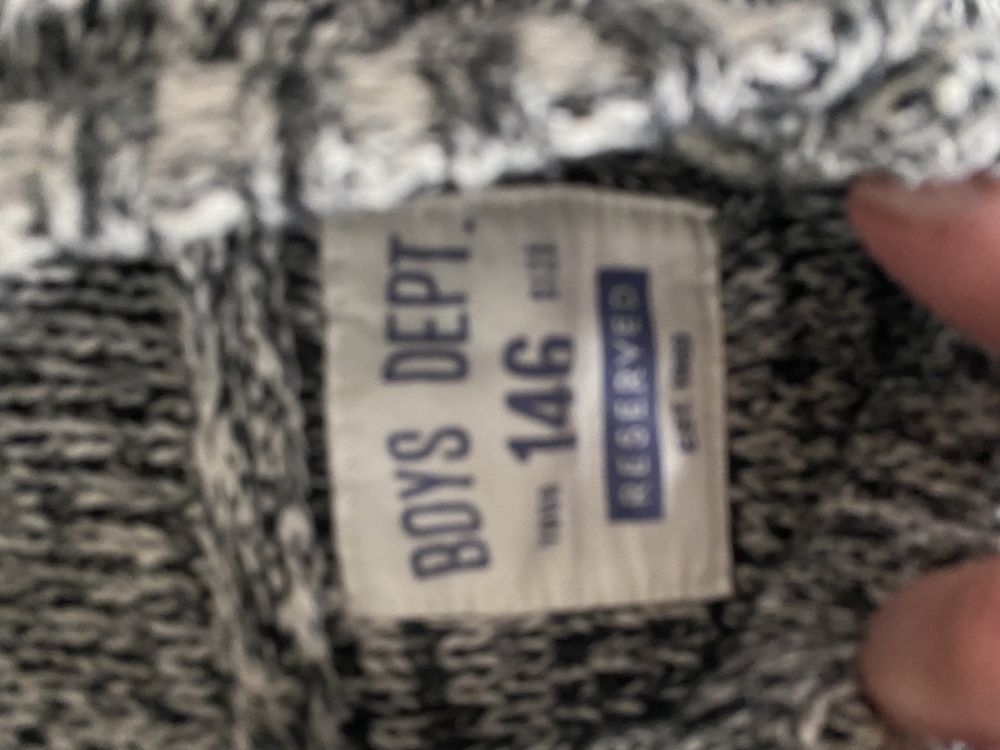 Sweter kangurek reserved rozmiar 146